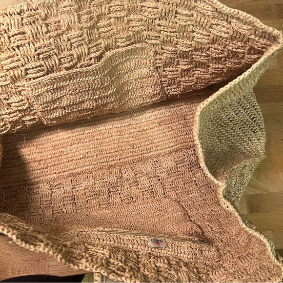 Faherty Women's Large Woven Straw Tote Bag - Natural, Raffia - Picture 8 of 10